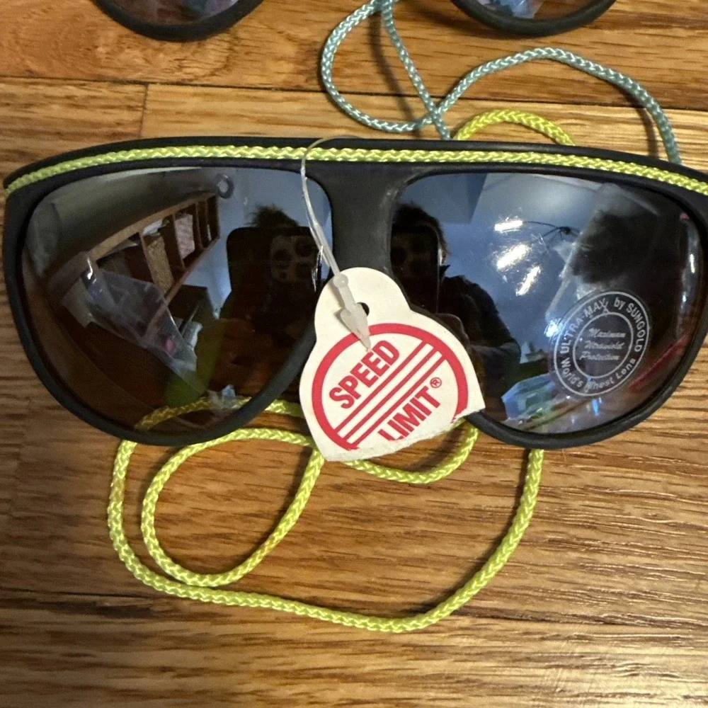 LOT 4 Vintage SPORTY SKI SKATER WRAP AROUND SUNGLASSES w/ Neck Cord 80's NWT